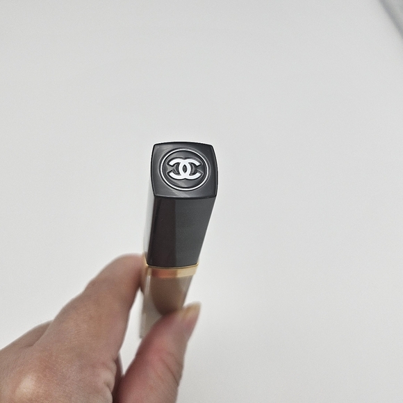 Brand new authentic Chanel lip gloss -712 MELTED HONEY - Picture 4 of 9